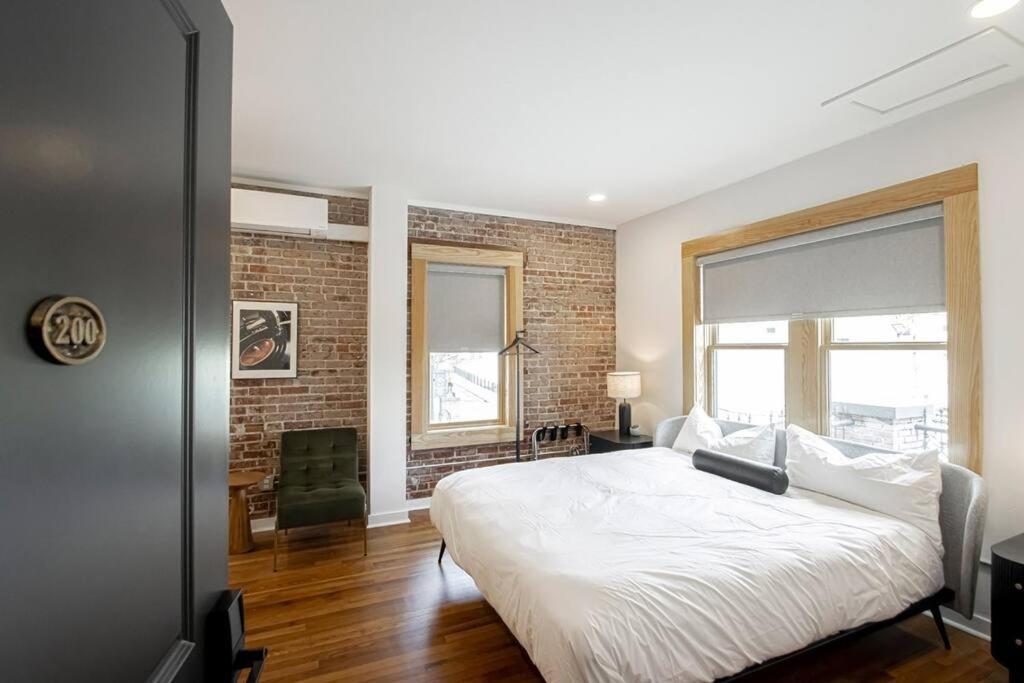 King Bed Stylish Studio In Heart Of Downtown Room # 200 Hot Springs Zewnętrze zdjęcie